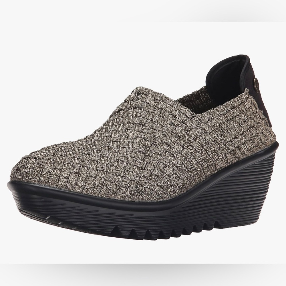 Women’s Bare Trap
Wedge/clog
NWOB
Size 8
Metallic brown